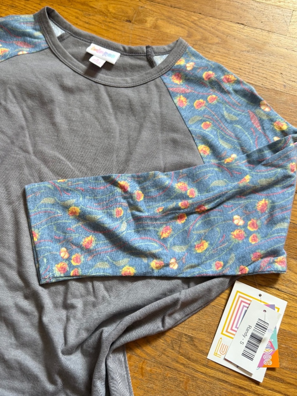 Ladies Baseball Tee, size Small, NWT